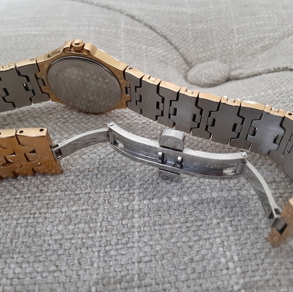 Movado gold tone diamond watch - Picture 6 of 8